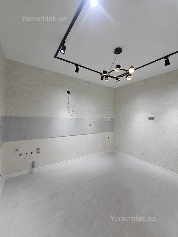 Satılır 5 otaqlı həyət evi 190 m²