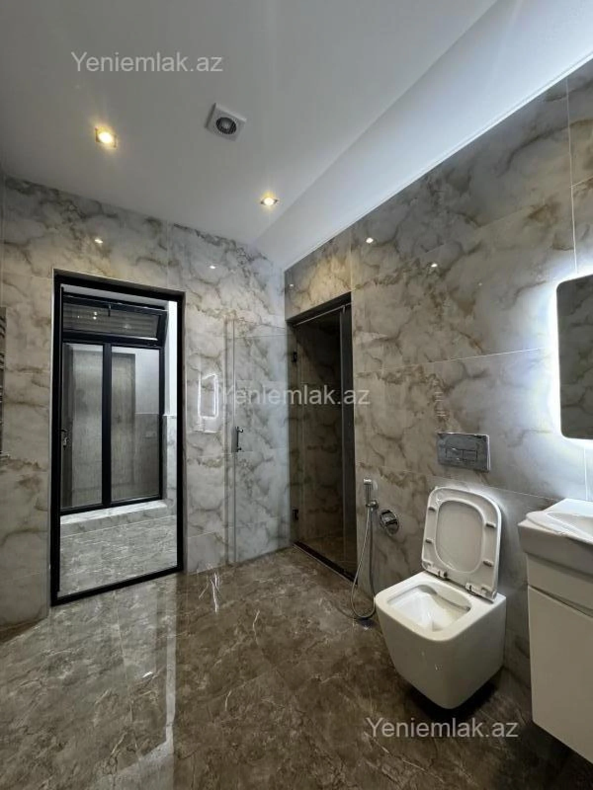 Satılır 4 otaqlı həyət evi 200 m²