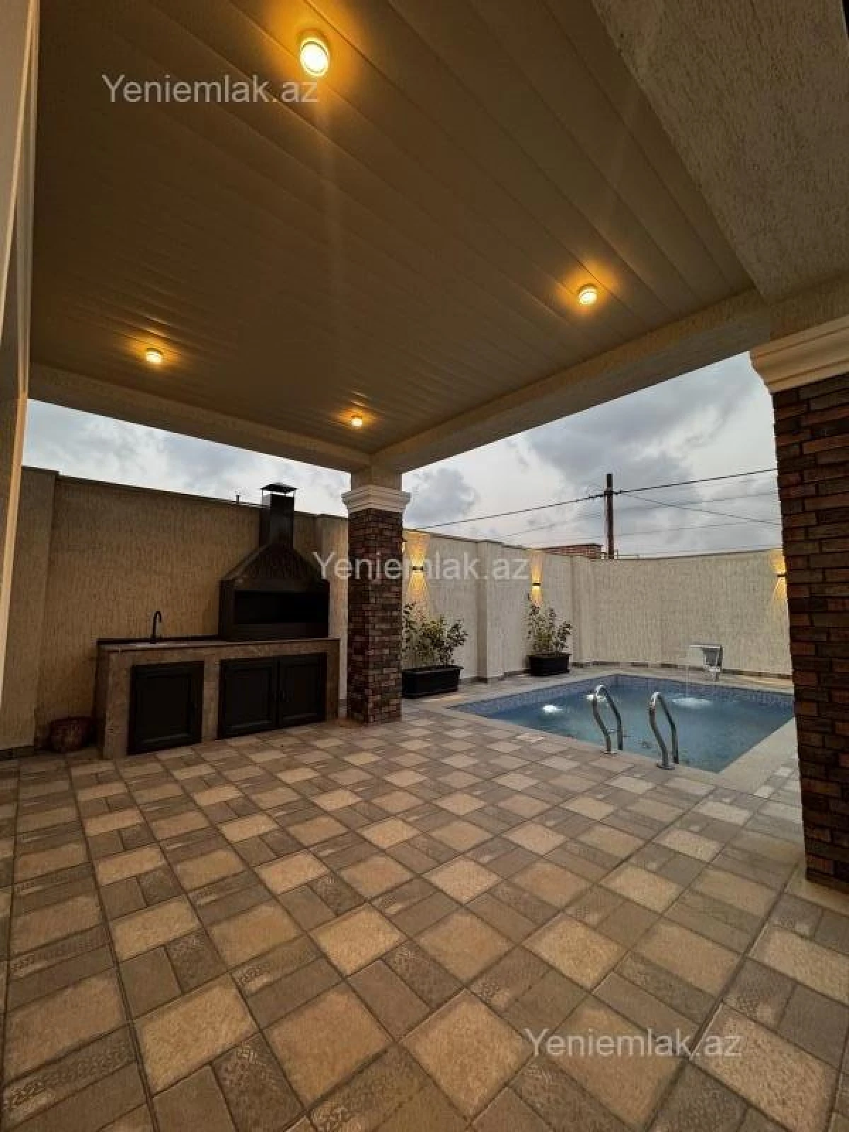 Satılır 4 otaqlı həyət evi 200 m²