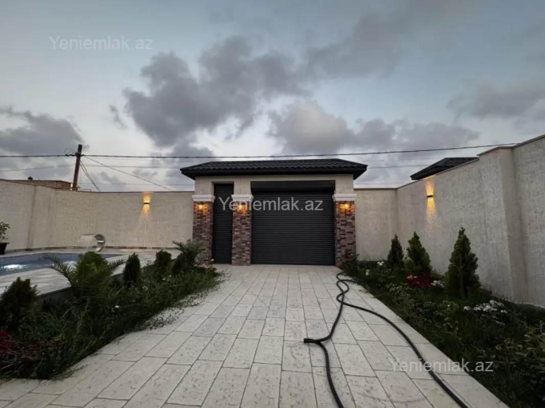 Satılır 4 otaqlı həyət evi 200 m²