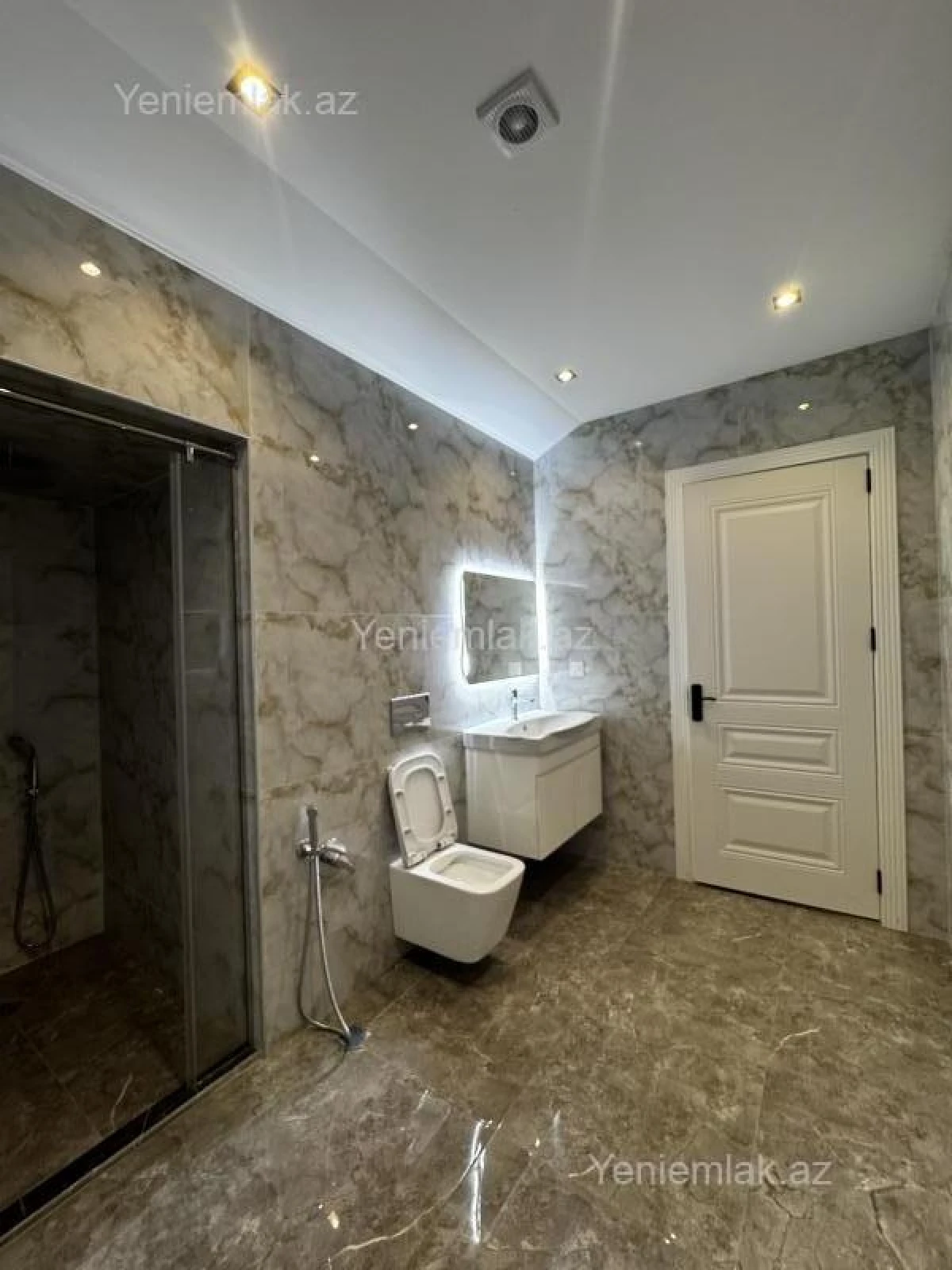 Satılır 4 otaqlı həyət evi 200 m²