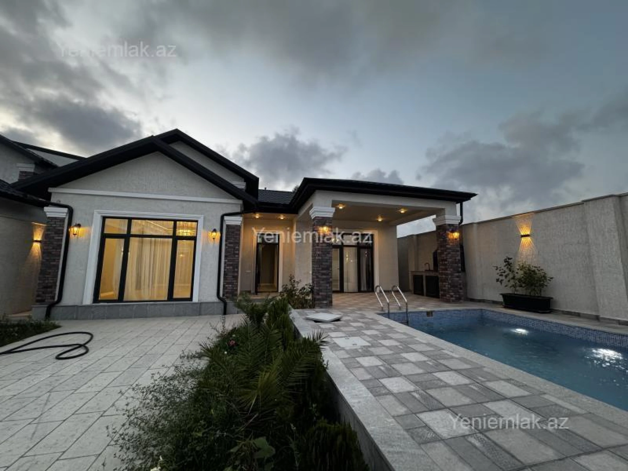 Satılır 4 otaqlı həyət evi 200 m²