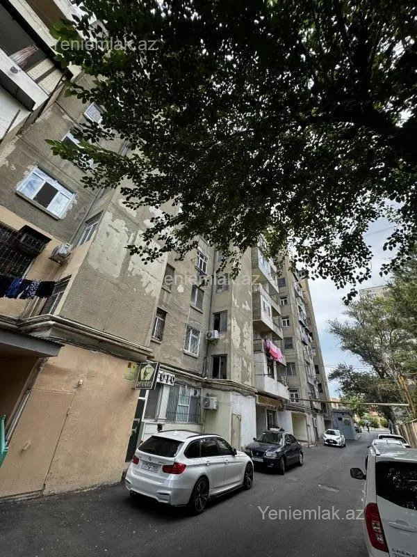 Satılır 3 otaqlı köhnə tikili 75 m²