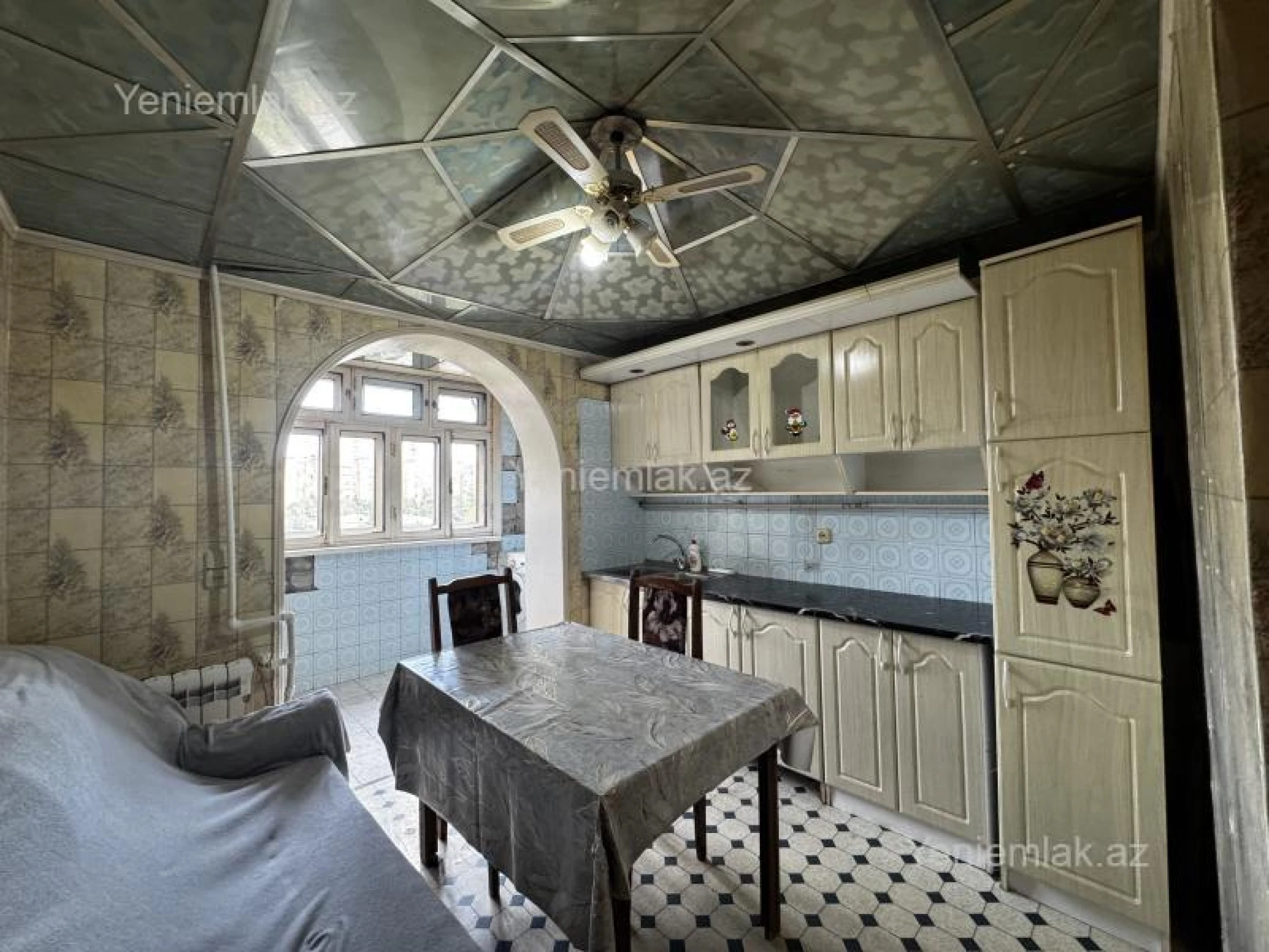 Satılır 3 otaqlı köhnə tikili 75 m²