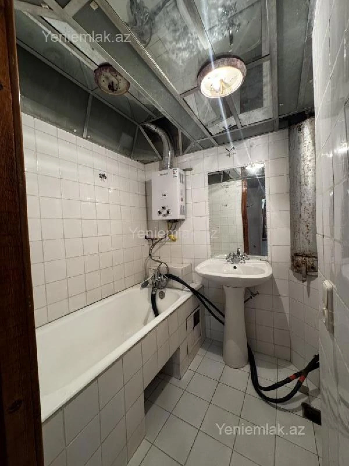 Satılır 3 otaqlı köhnə tikili 75 m²
