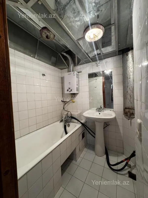 Satılır 3 otaqlı köhnə tikili 75 m²