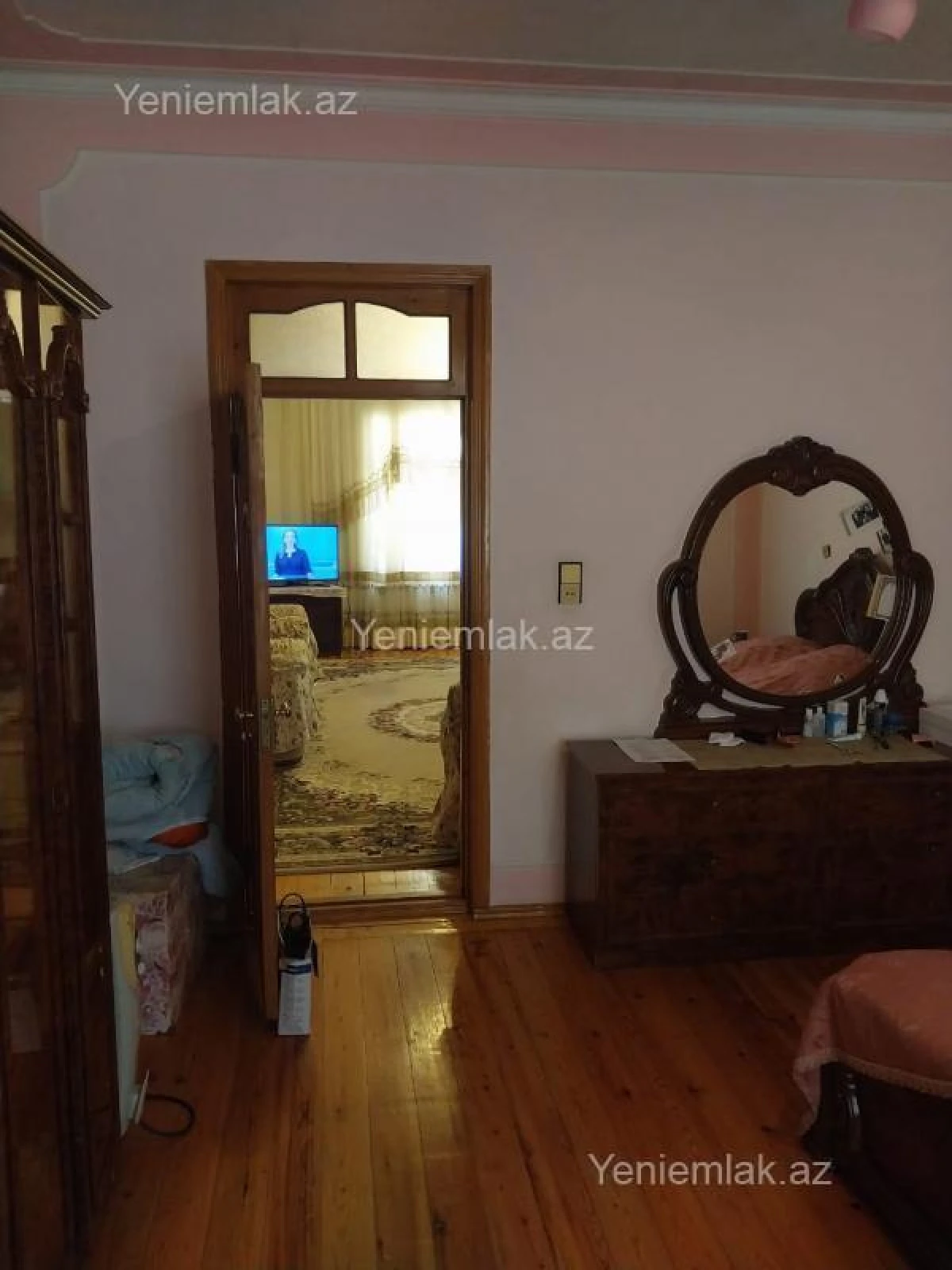 Satılır 8 otaqlı həyət evi 200 m²