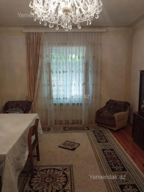 Satılır 8 otaqlı həyət evi 200 m²