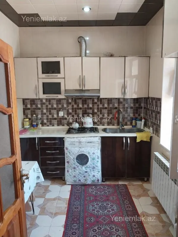 Satılır 8 otaqlı həyət evi 200 m²