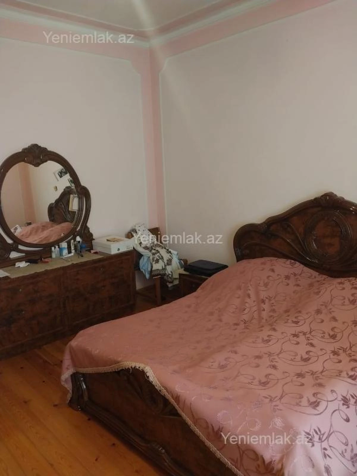 Satılır 8 otaqlı həyət evi 200 m²