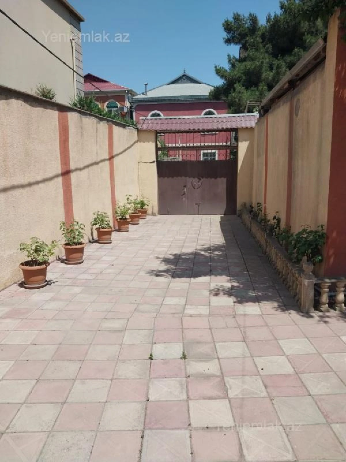 Satılır 8 otaqlı həyət evi 200 m²