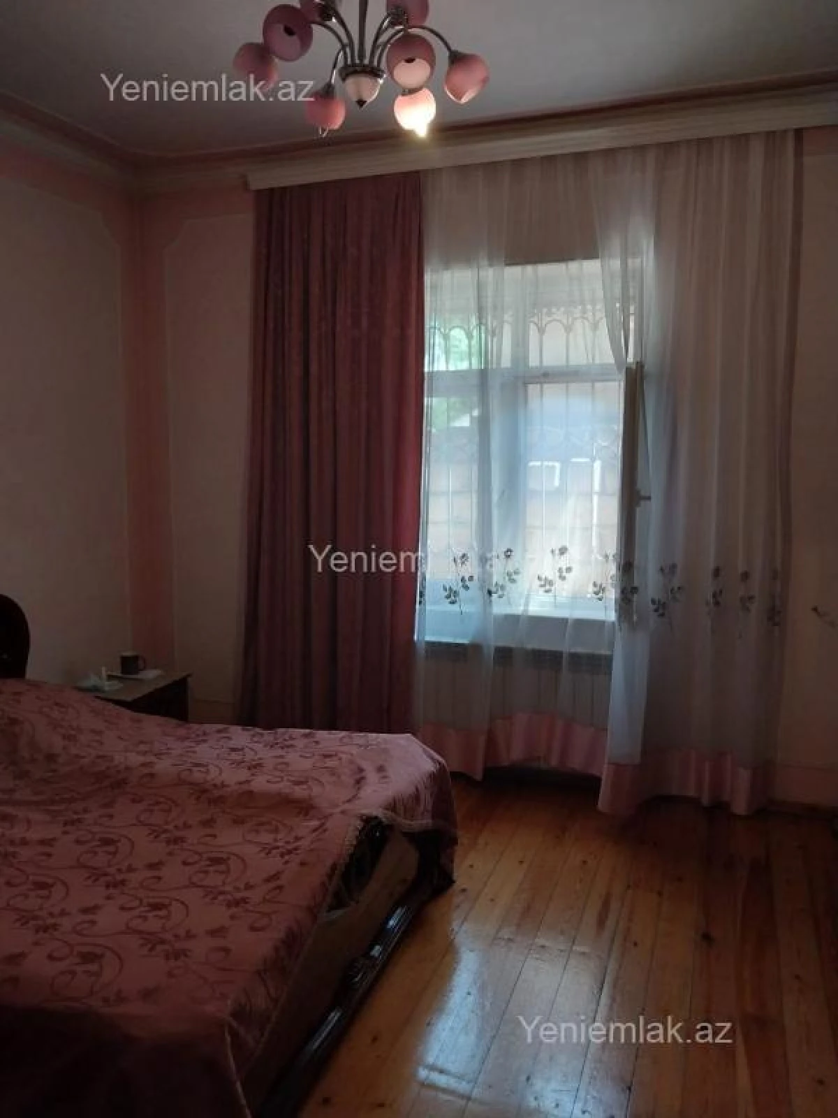 Satılır 8 otaqlı həyət evi 200 m²