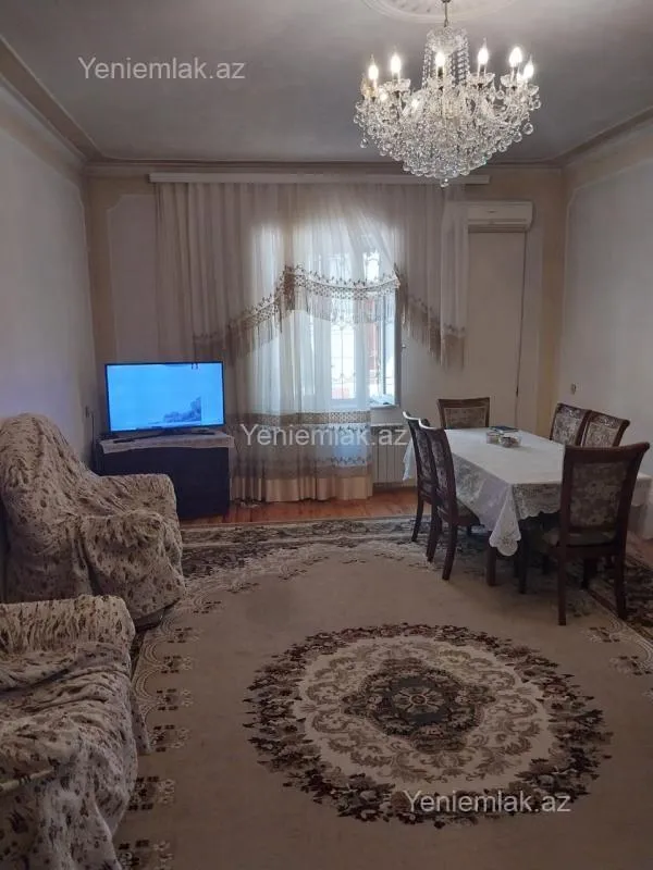 Satılır 8 otaqlı həyət evi 200 m²