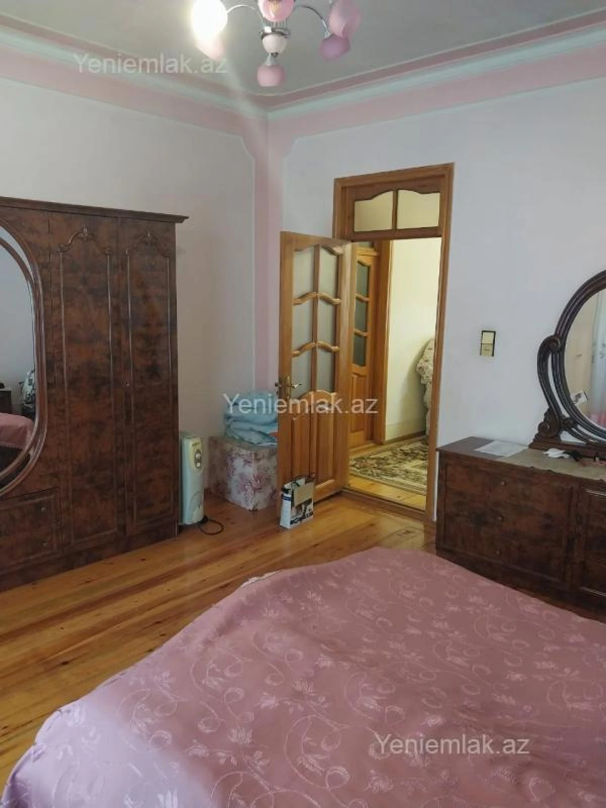 Satılır 8 otaqlı həyət evi 200 m²