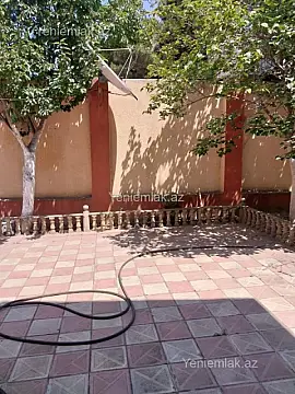 Satılır 8 otaqlı həyət evi 200 m²