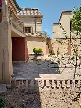 Satılır 8 otaqlı həyət evi 200 m²