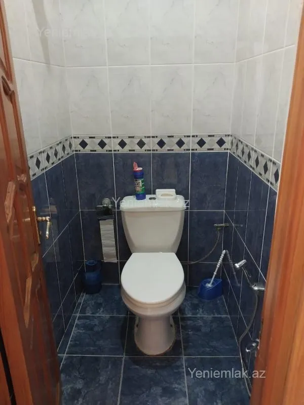 Satılır 8 otaqlı həyət evi 200 m²
