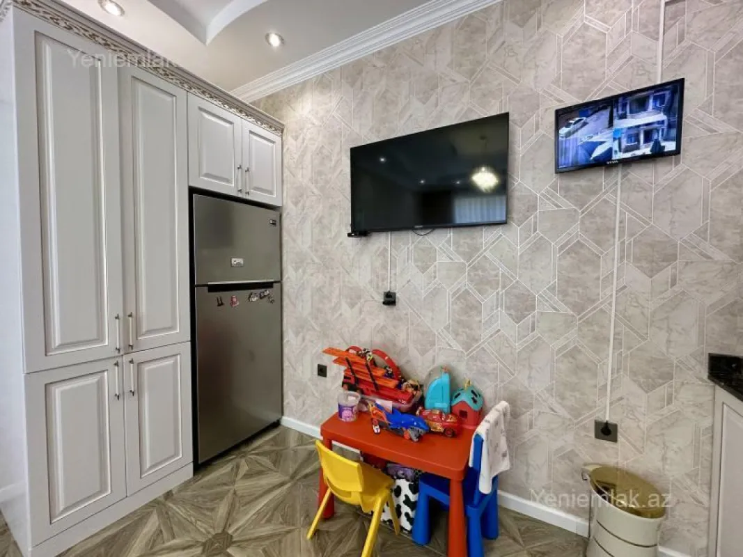 Satılır 6 otaqlı həyət evi 360 m²