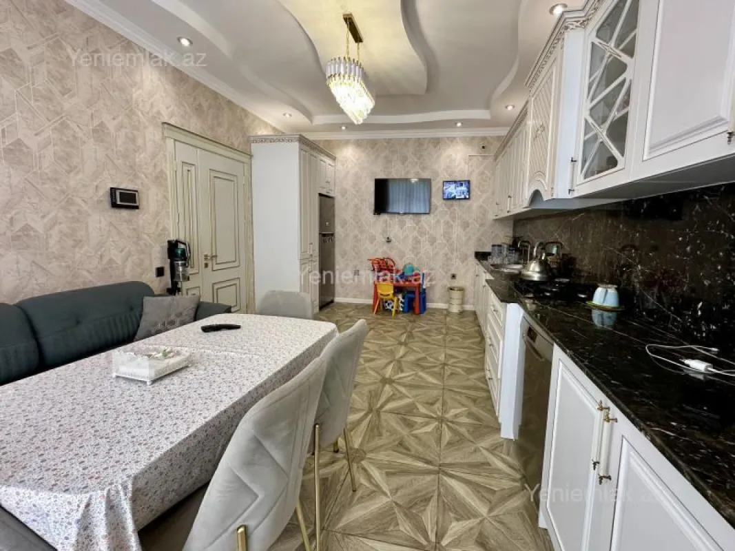 Satılır 6 otaqlı həyət evi 360 m²