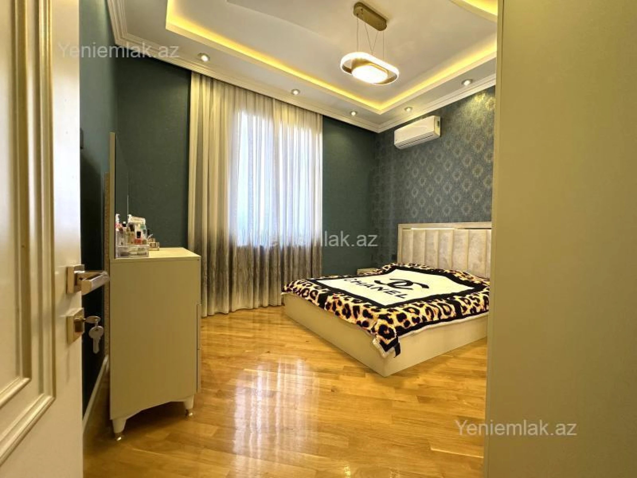 Satılır 6 otaqlı həyət evi 360 m²