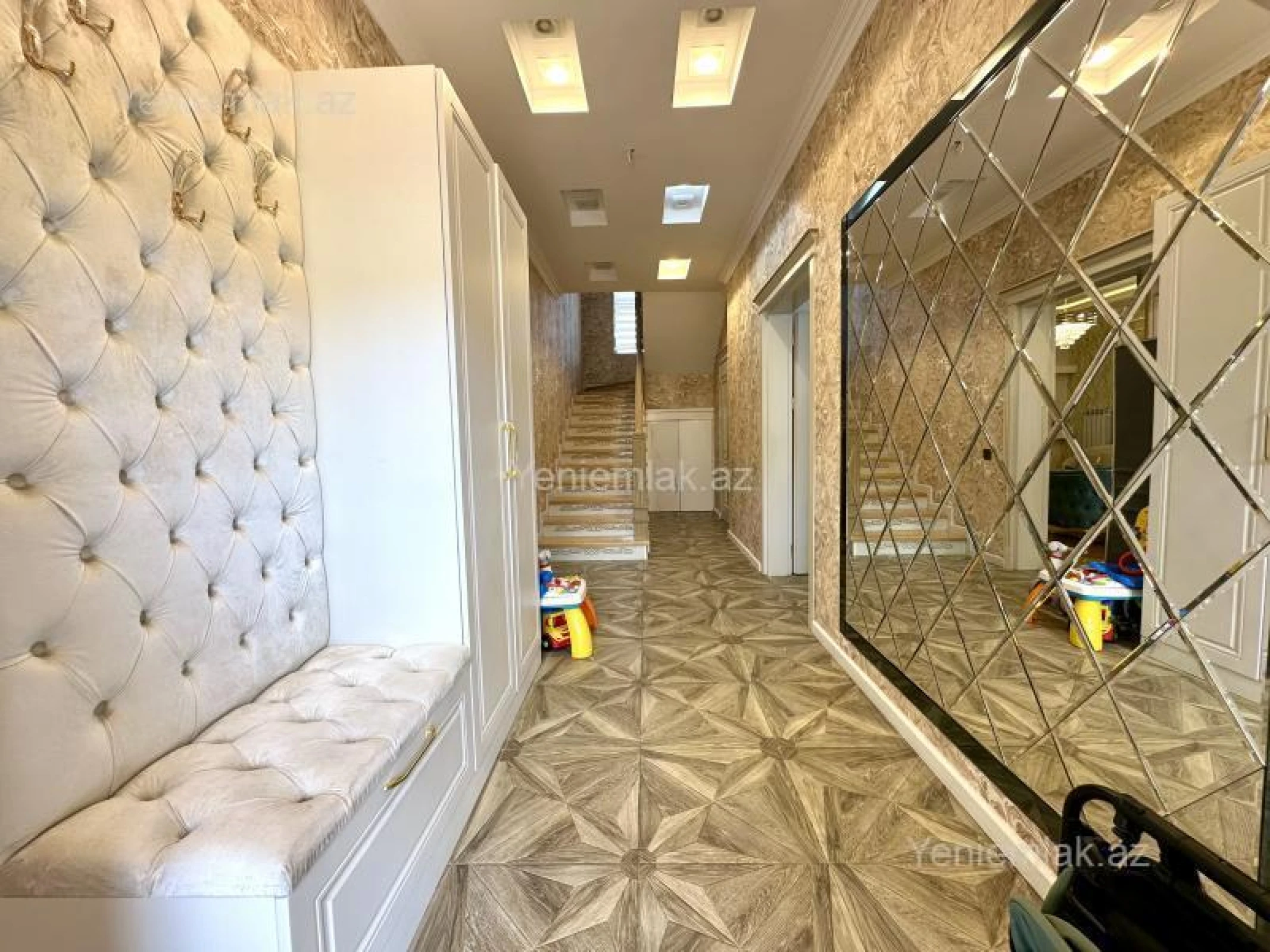Satılır 6 otaqlı həyət evi 360 m²