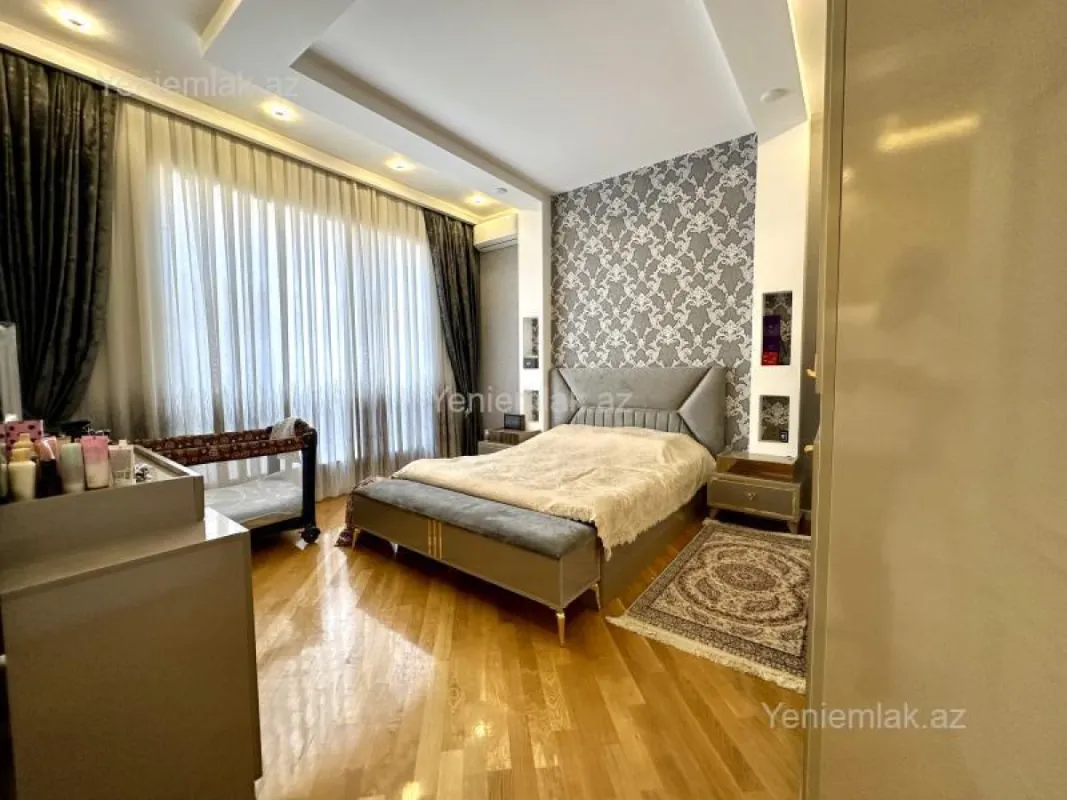 Satılır 6 otaqlı həyət evi 360 m²