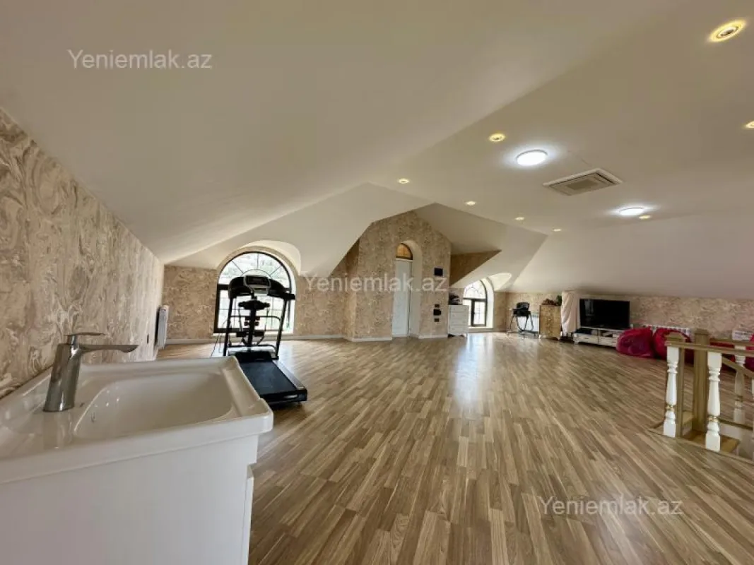 Satılır 6 otaqlı həyət evi 360 m²