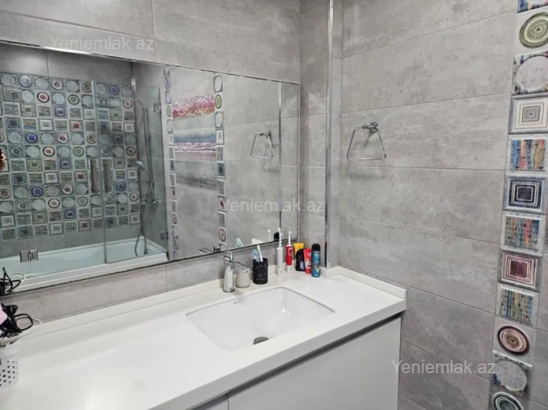 Satılır 3 otaqlı köhnə tikili 115 m²