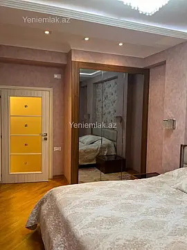 Satılır 3 otaqlı köhnə tikili 115 m²