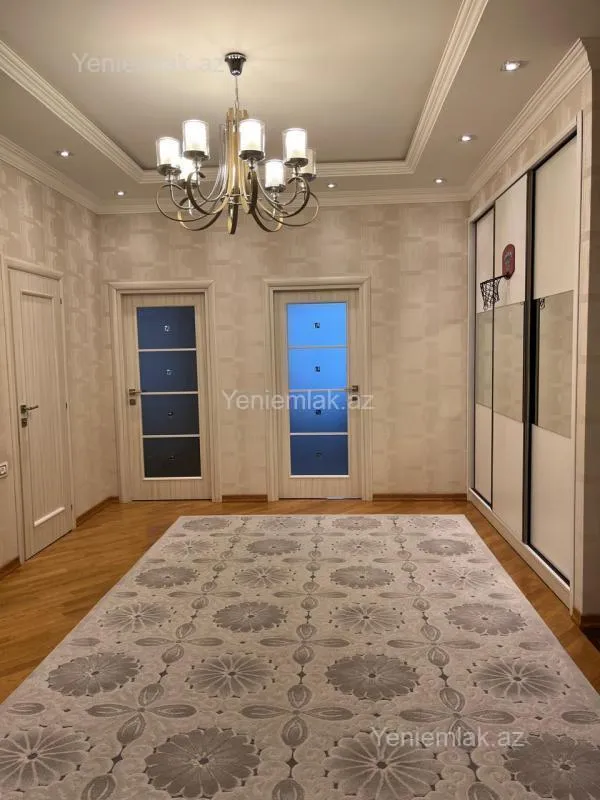 Satılır 3 otaqlı köhnə tikili 115 m²