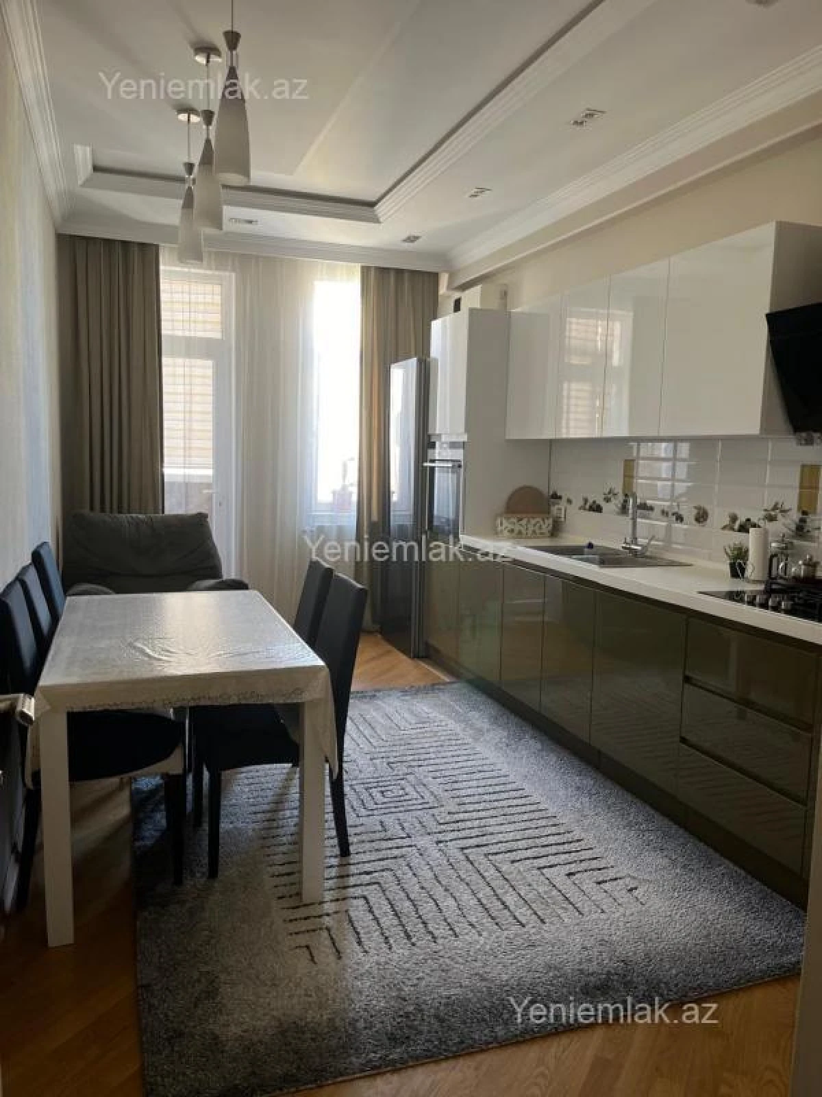 Satılır 3 otaqlı köhnə tikili 115 m²