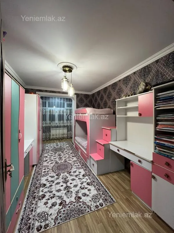 Satılır 5 otaqlı köhnə tikili 130 m²