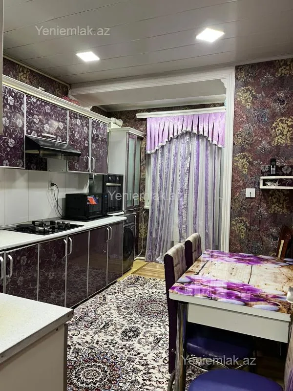 Satılır 5 otaqlı köhnə tikili 130 m²