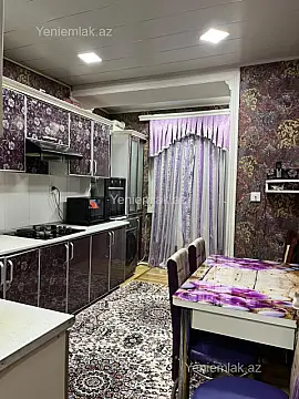 Satılır 5 otaqlı köhnə tikili 130 m²