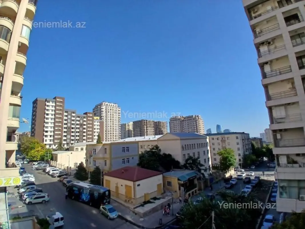 Satılır 4 otaqlı yeni tikili 240 m²