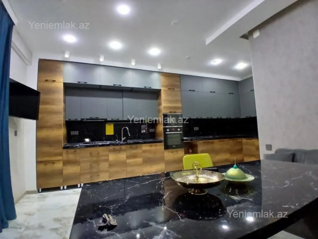 Satılır 4 otaqlı yeni tikili 240 m²