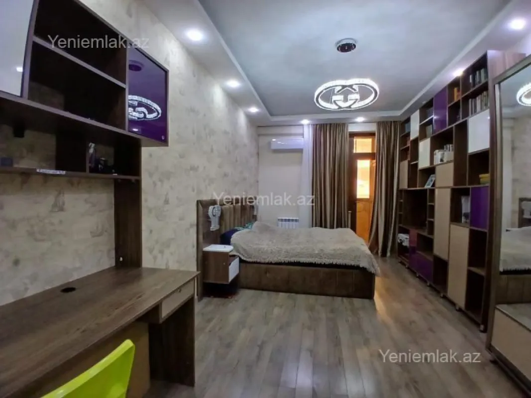 Satılır 4 otaqlı yeni tikili 240 m²