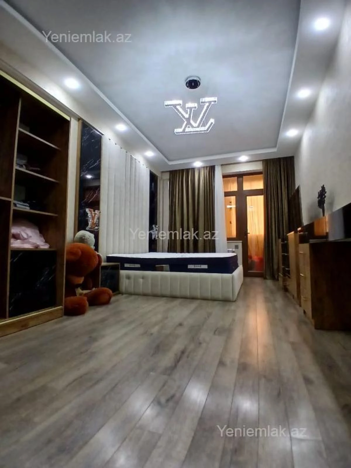 Satılır 4 otaqlı yeni tikili 240 m²