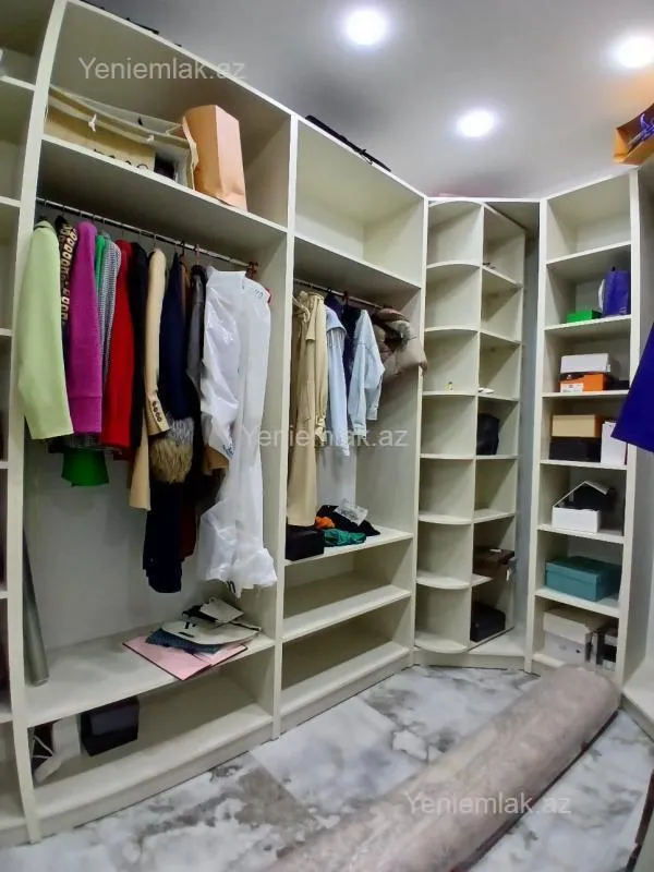 Satılır 4 otaqlı yeni tikili 240 m²