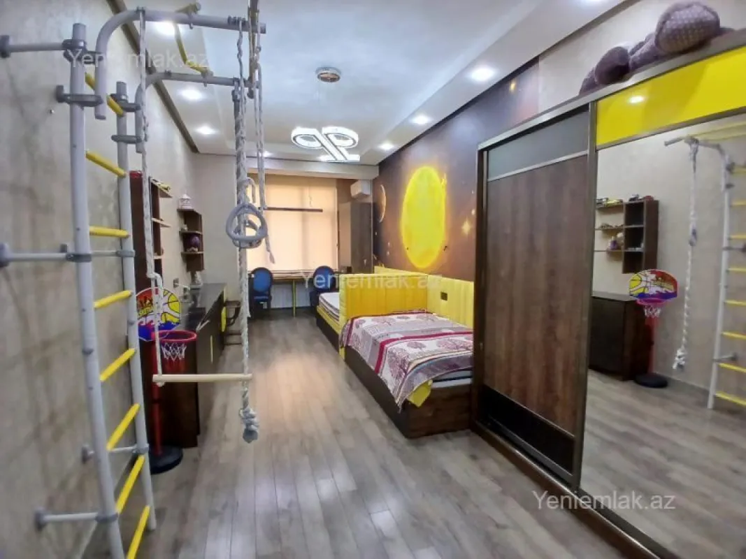 Satılır 4 otaqlı yeni tikili 240 m²