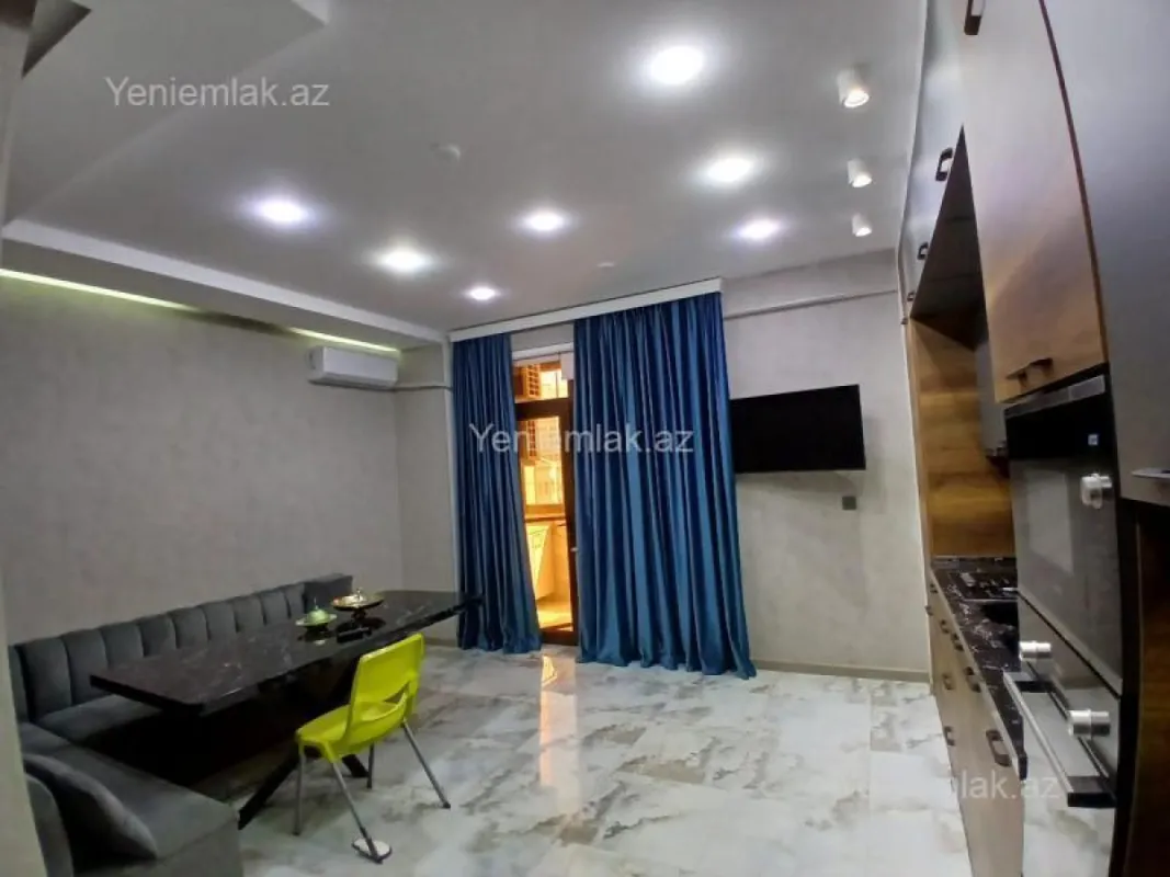 Satılır 4 otaqlı yeni tikili 240 m²