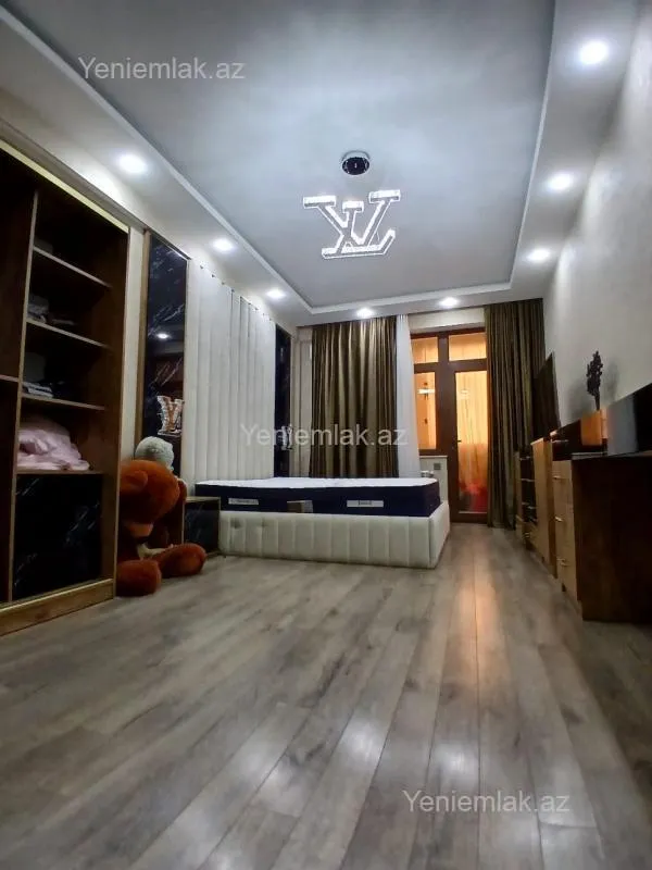 Satılır 4 otaqlı yeni tikili 240 m²