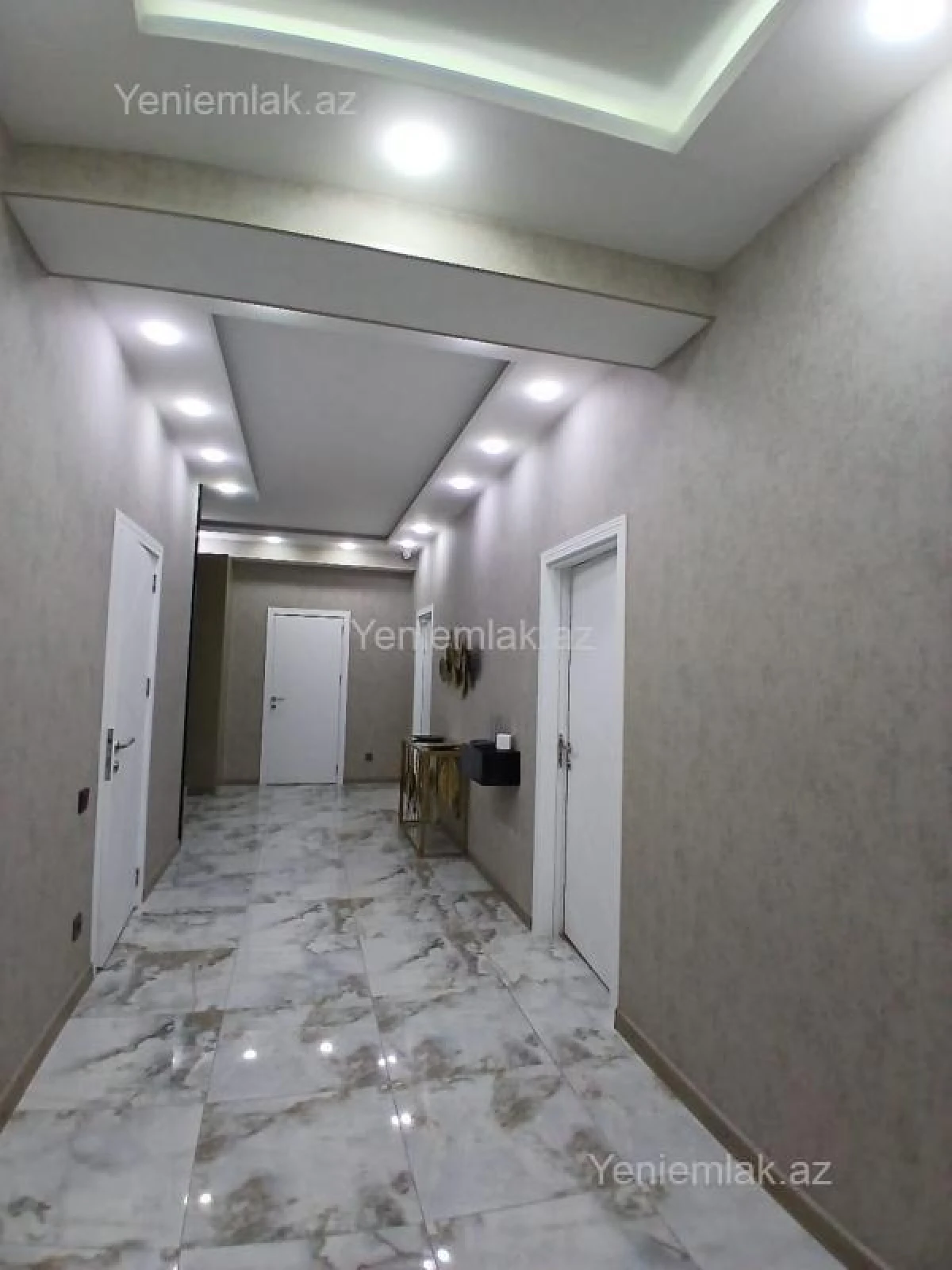 Satılır 4 otaqlı yeni tikili 240 m²