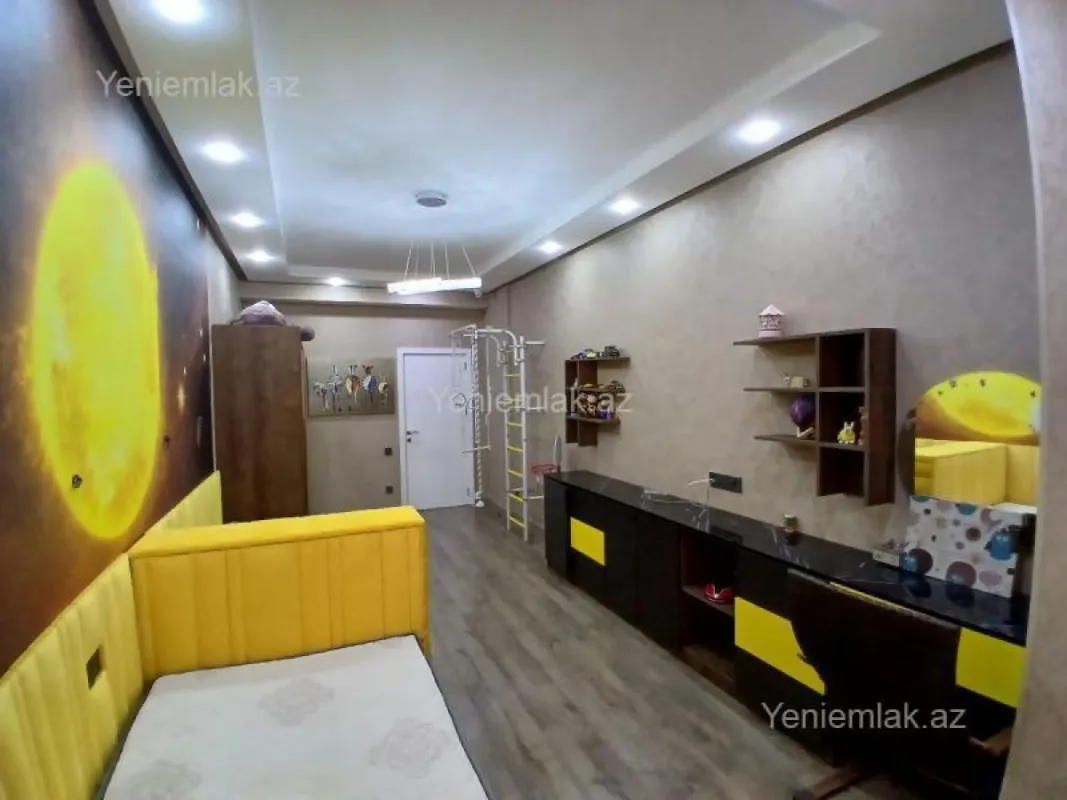 Satılır 4 otaqlı yeni tikili 240 m²