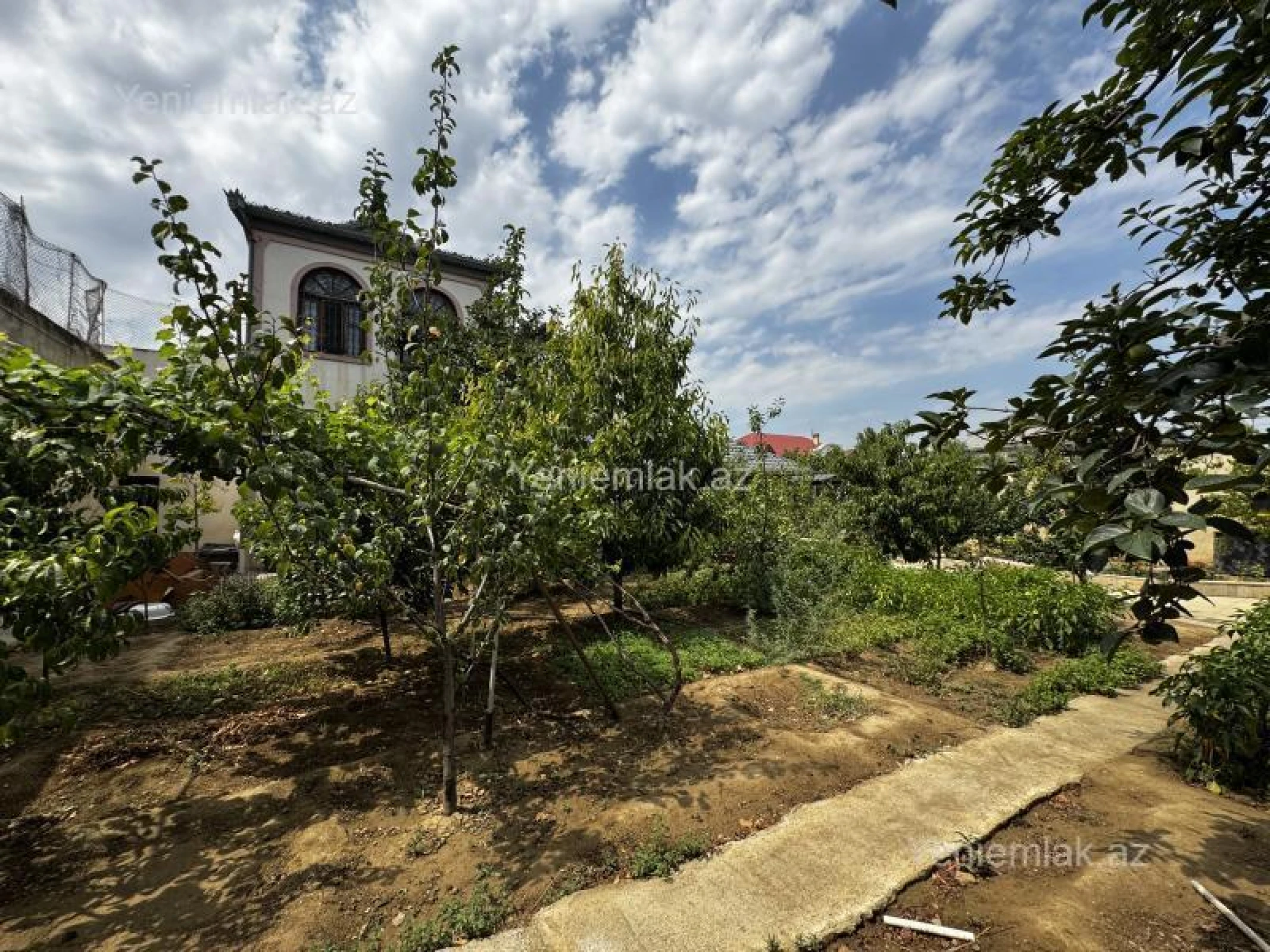 Satılır 8 otaqlı həyət evi 500 m²