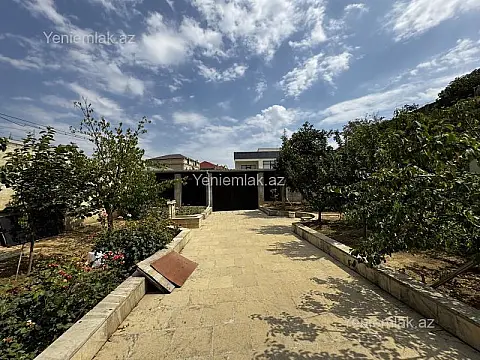 Satılır 8 otaqlı həyət evi 500 m²