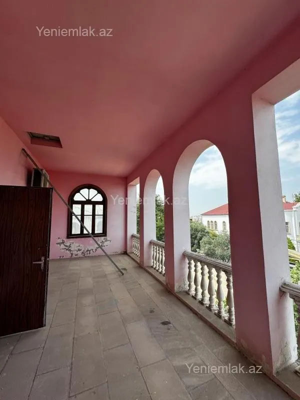 Satılır 8 otaqlı həyət evi 500 m²