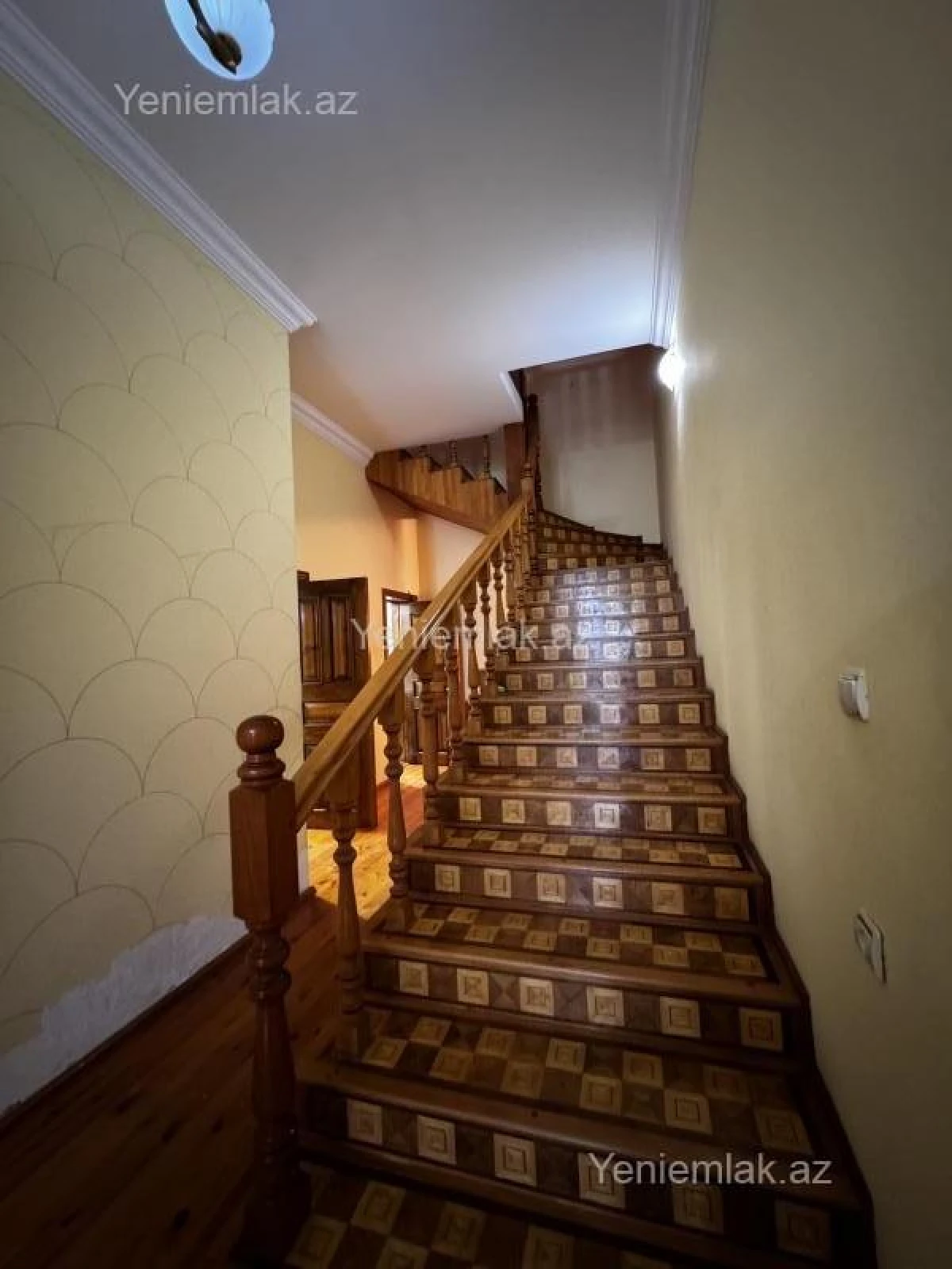 Satılır 8 otaqlı həyət evi 500 m²