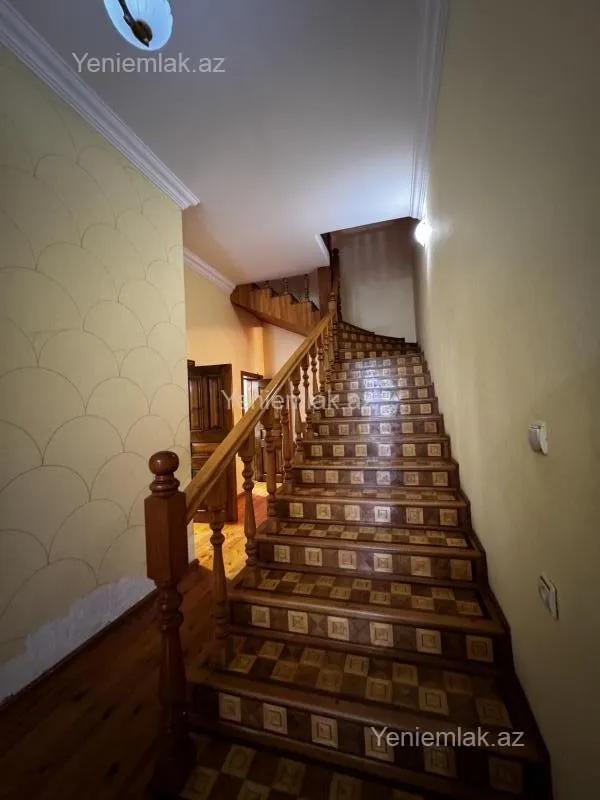 Satılır 8 otaqlı həyət evi 500 m²