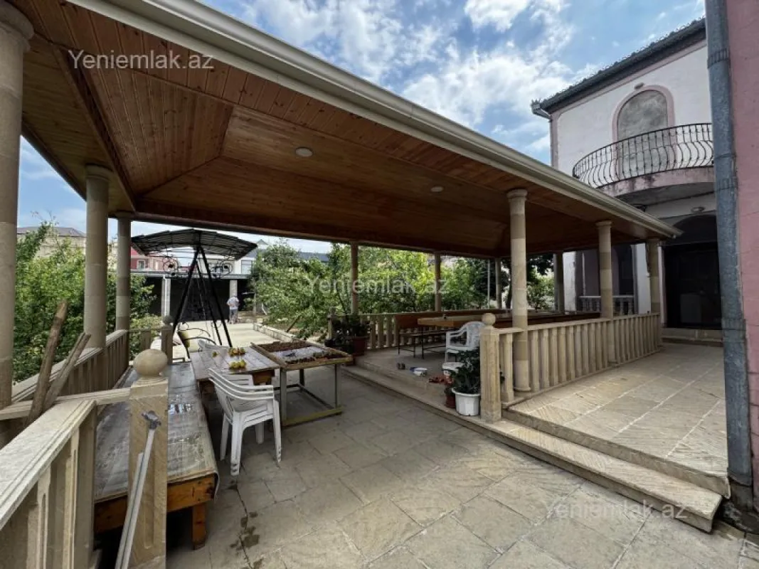 Satılır 8 otaqlı həyət evi 500 m²